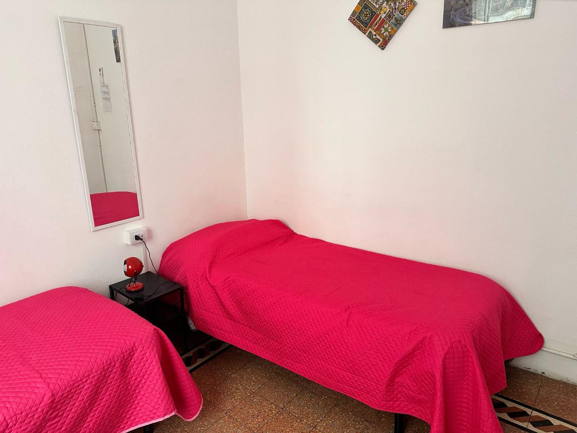 Via Zara Hostel Palermo Luaran gambar